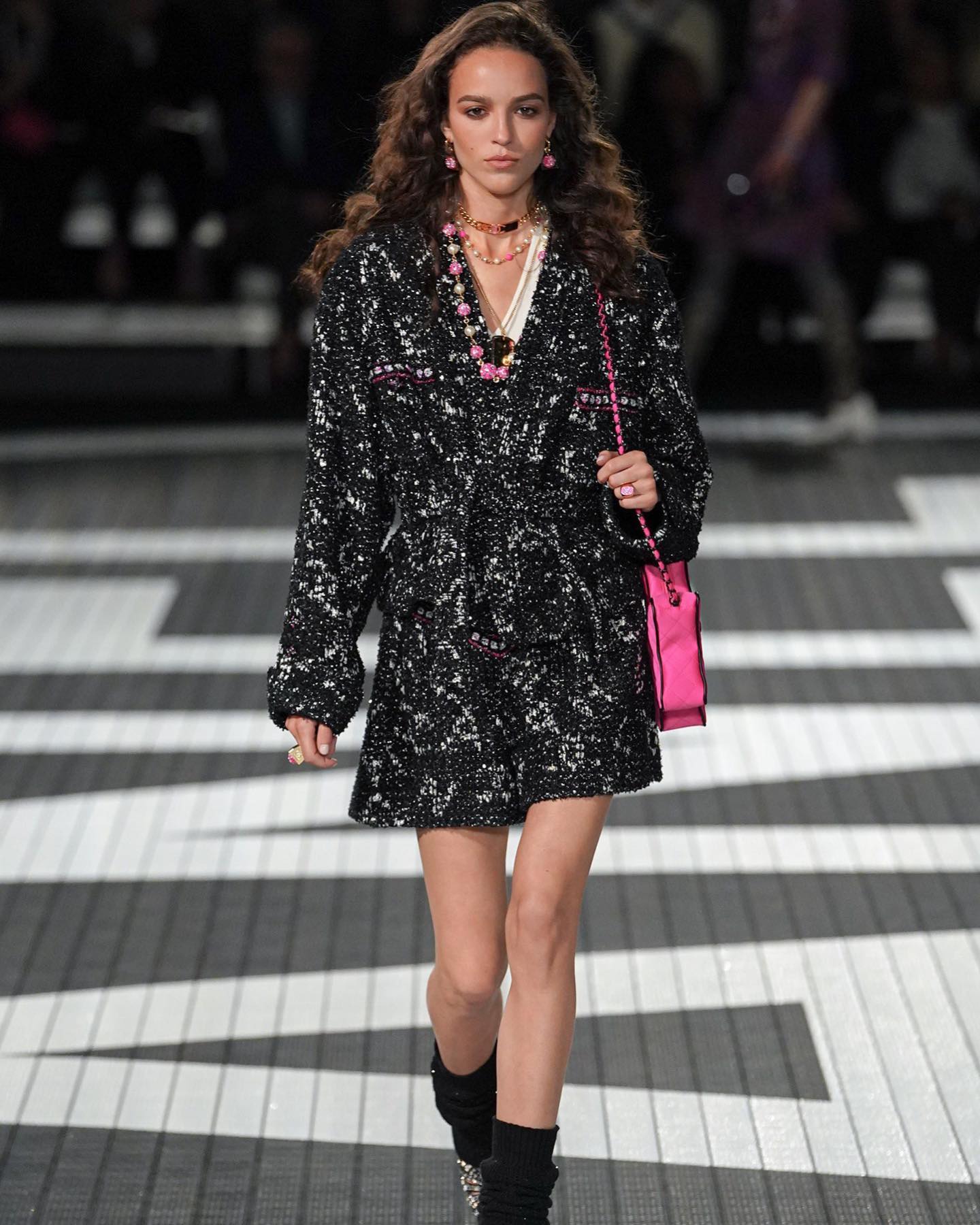 chanel barbie! 🎀 a big thank you to @aurelieduclos & @virginieviard for having me, and for bringing us to sunny LA ⭐️ merci x
@jamespecis @aurelieduclos @elitenyc @women_paris @chantalenadeau @lisabutlermua @kate_romanoff @chanelofficial
!Paramount Pictures Studios, Hollywood!
@emm_arruda