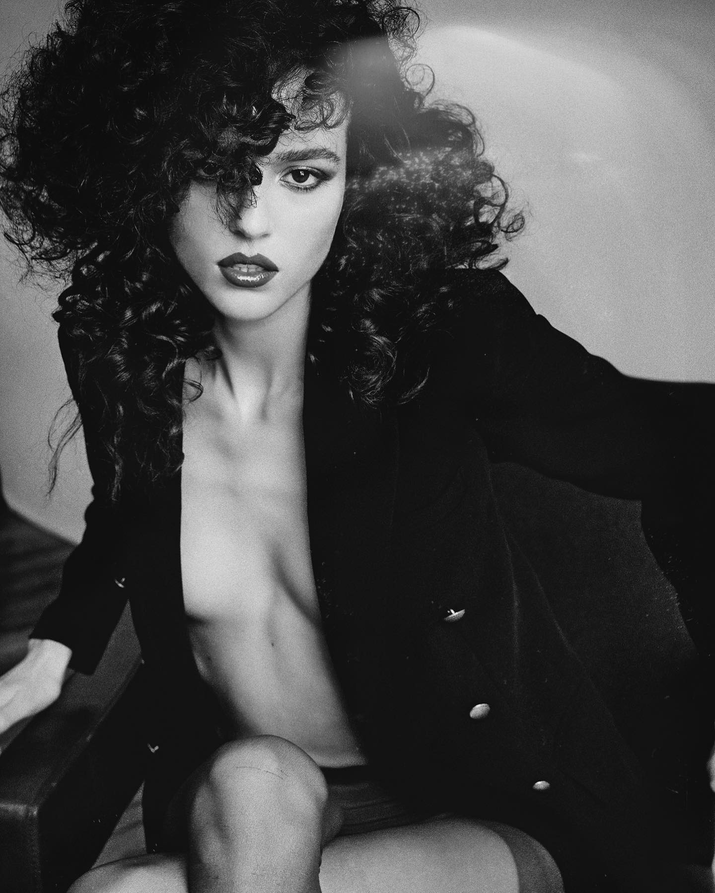 🚬 … more images coming soon in my friends new book @richardbernardinphoto 🖤
 @lathe @misslala_makeup @elitenyc @chantalenadeau @publicimagemgmt @richardbernardinphoto @rlvntjournal
!New York, New York!
  @emm_arruda