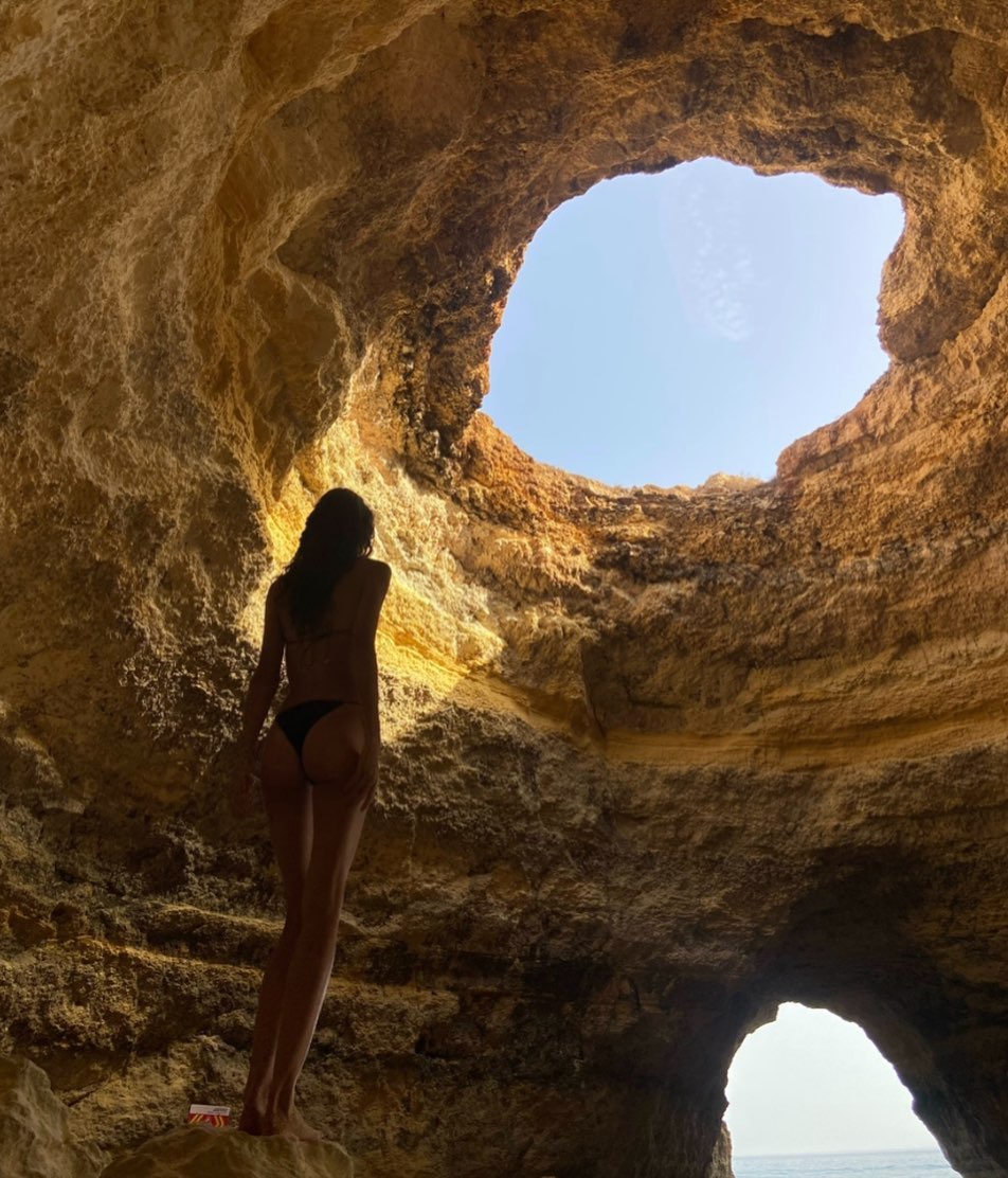 still day dreaming about this everyday 🪝
 @visitportugal @portugal @visitalgarve @janthee.official @portugal.explores @algarve_portugal_ @benagilcaves @secretalgarve @lagos.algarve.portugal @thebenagilcaves
!Algarve, Portugal!
  @emm_arruda