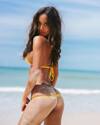 Beach days are better in yellow, a pop of color against the blue.<br> @putriwithlove
