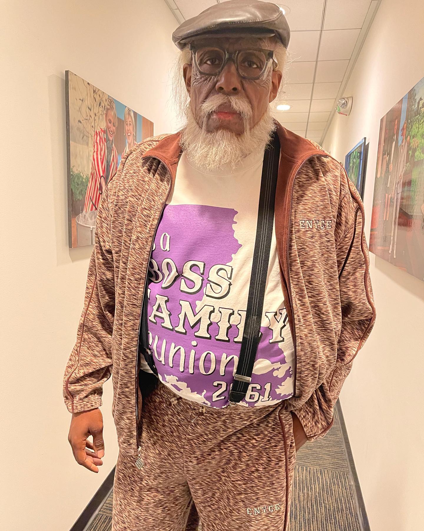 Today is our last Halloween episode on @theellenshow and this year we got to meet tWitch of 2061. It's been too much fun over the years but I gotta say this was definitely one of my favorites. I'm gonna miss these times. Make sure y'all check it out today! @theellenshow #imatellen #andyes #ThatIsAnEnyceSweatsuit
@therealkellenrichards @sir_twitch_alot