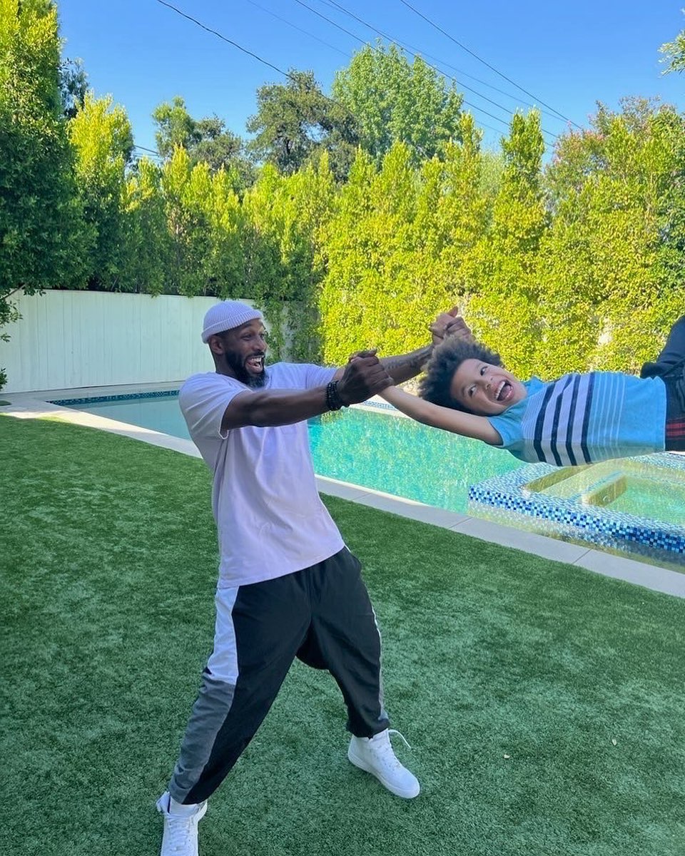 Spending time with my family is the best part of my week, especially after long hours on set and traveling for work. DSG makes it so easy to feel fashionable while still being functional and comfortable moving, grooving and playing with the kids. If you're looking for a last minute gift for the father figure in your life, look no further than DSG found at @dickssportinggoods #DSGPartner
 @dickssportinggoods  @sir_twitch_alot