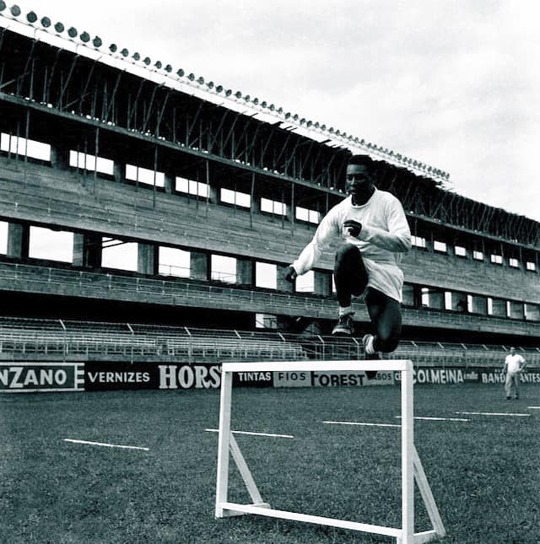 O Campeonato Mundial de Atletismo terminou faz algumas semanas, mas quem sabe eu possa participar da pr&oacute;xima edi&ccedil;&atilde;o?
.
The World Athletics Championships ended a few weeks ago, but who knows, maybe they&rsquo;ll let me run in the next edition?&hellip; See more
  @Pele