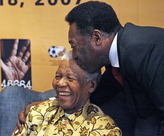 Nesta semana, o mundo completou 10 anos sem Nelson Mandela. A Pel&eacute; Foundation expressa seu amor e gratid&atilde;o pela exist&ecirc;ncia de um ser humano t&atilde;o impactante na vida de tantas pessoas. Desejamos que seus ensinamentos, sua integridade e trajet&oacute;ria sejam lembrados pelas futuras gera&ccedil;&otilde;es. Em toda a sua vida, Rei Pel&eacute; foi um grande admirador e amigo de &ldquo;Madiba&rdquo;. Nossos &iacute;dolos n&atilde;o ficam vivos para sempre, mas seus legados permanecem. Preservar essas mem&oacute;rias &eacute; um dever de cada um de &hellip; See more
  @Pele
