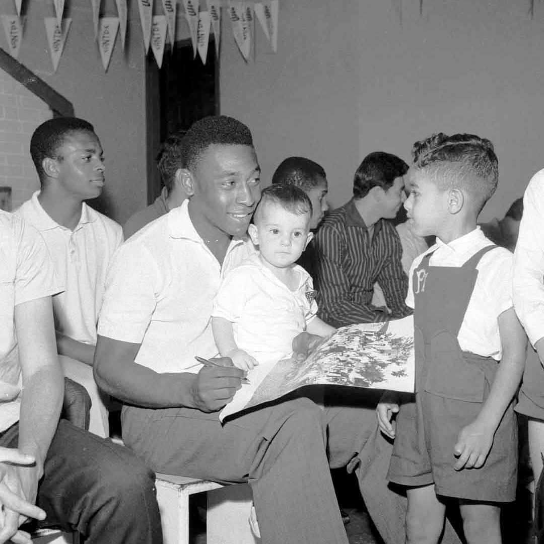 No Dia Internacional da Educação, a Pelé Foundation soma sua voz à de tantos outros líderes, pela importância de educar os mais jovens, por um mundo com mais amor, sustentabilidade, solidariedade e desenvolvimento. Somente assim, conquistaremos um futuro melhor.
.
On International Education Day, the Pelé Foundation joins its voice with that of many other leaders, emphasizing the importance of educating the youngest for a world filled with love, sustainability, solidarity, an… See more
@Pele