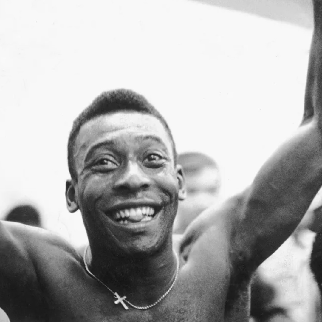 Como o Rei Pel&eacute; sempre dizia: &ldquo;Continue sorrindo e mantenha a bola rolando!&rdquo;
.
As King Pel&eacute; always said: &lsquo;Keep smiling and keep the ball rolling!&rsquo;&hellip; See more
  @Pele