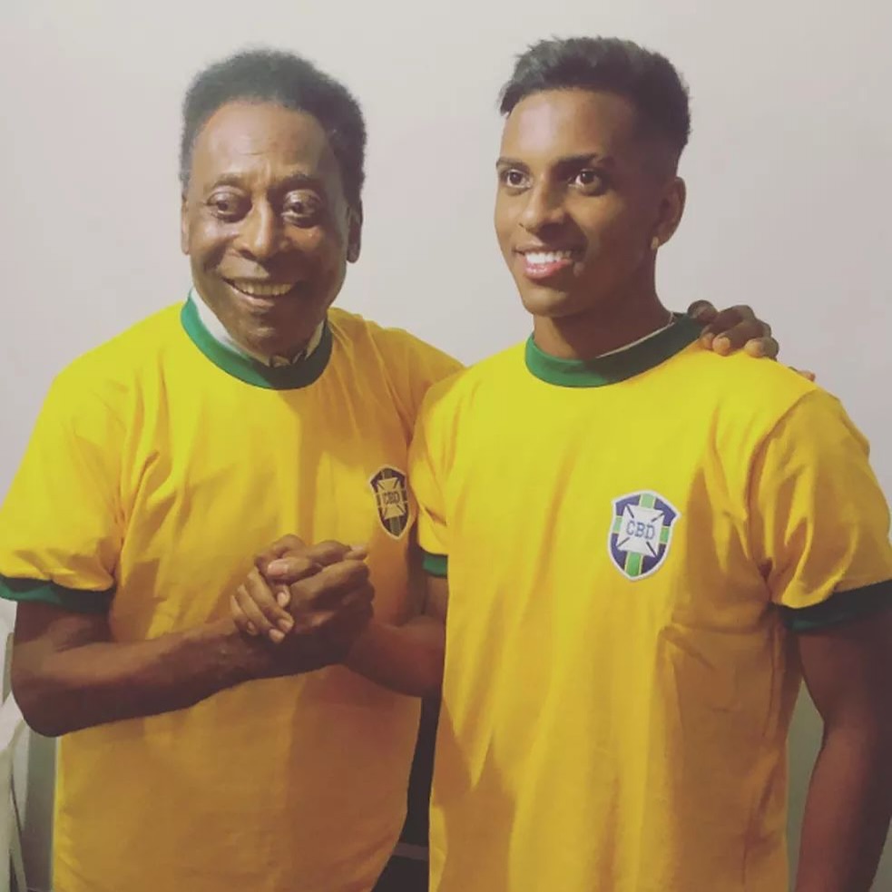 Para a Sele&ccedil;&atilde;o Brasileira, a 10 &eacute; muito mais que o n&uacute;mero. Mas temos certeza que, na aus&ecirc;ncia do Neymar, Edson est&aacute; feliz por este momento, Rodrygo. A camisa 10 muda de dono durante a Copa Am&eacute;rica, mas dentro dela ainda vai bater o cora&ccedil;&atilde;o de um Menino da Vila. Parab&eacute;ns, por dar continuidade ao legado do Rei! 

.
For the Brazilian National Team the #10 is much more than just a number. But we are certain that, in Neymar&rsquo;s absence, Edson is happy about this moment, Rodrygo. The&hellip; See more
  @Pele