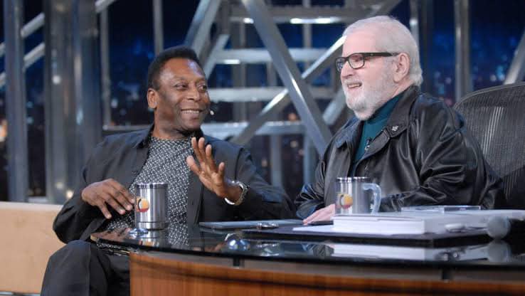 J&ocirc; era um grande amigo, inteligente, perspicaz, bem humorado e que adorava uma boa conversa. Acordo muito triste com a not&iacute;cia de que essa grande estrela nos deixou. Apesar daquela famosa fala do filme, n&atilde;o, eu n&atilde;o sou J&ocirc; Soares. Mas como profundo admirador, eu adoraria ter sido.
.
J&ocirc; was a great friend, intelligent, insightful, good-humored and who loved a good conversation. I wake up very sad with the news that this great star has left us. Despite that famous line from the &hellip; See more
  @Pele