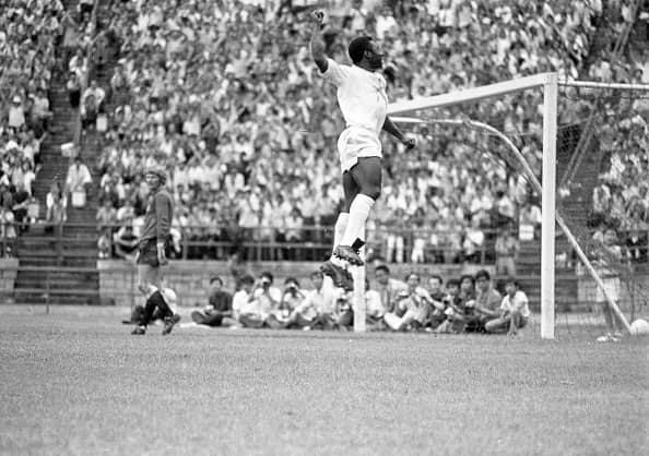 N&atilde;o importa quantos gols voc&ecirc; fa&ccedil;a, celebre cada um como se fosse o primeiro.
.
No matter how many goals you score, celebrate each one as if it were the first.&hellip; See more
  @Pele