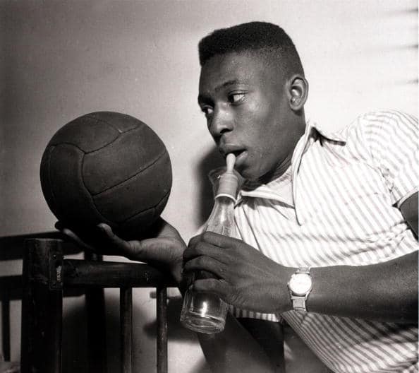 &Eacute; como dizem, sou apaixonado por futebol desde que nasci, entende?
.
It's like they say, I've been in love with football since the day I was born, you know? See less
  @Pele