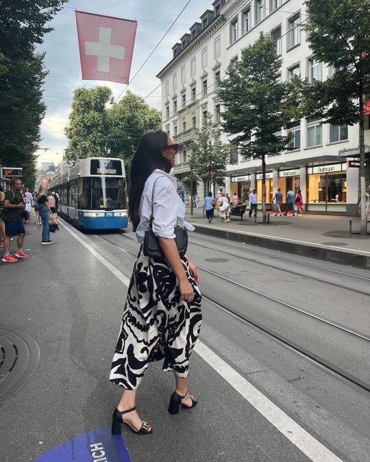 Mental noch immer in Zürich. Happy Weekend. 💋
___________
#sommer24 #zürich #family #qualitytime #homeiswhereyourheartis

!Zürich, Switzerland!
  @olivia.julietta