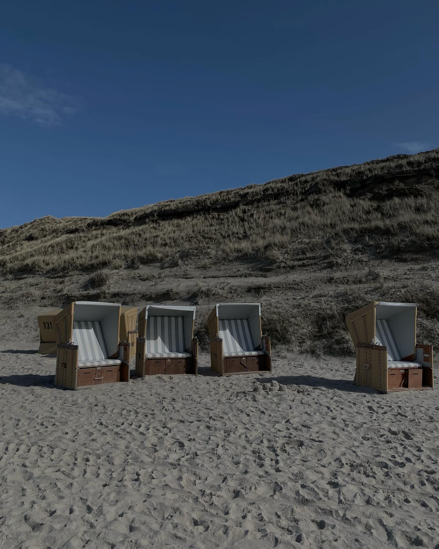 aesthetically pleasing island. 🦪⏳🧺
___________
#sylt #syltliebe #strandkorb #syltdieinsel #oceanlife #instadaily #aesthetics #lebenammeer

!Sylt!
  @olivia.julietta