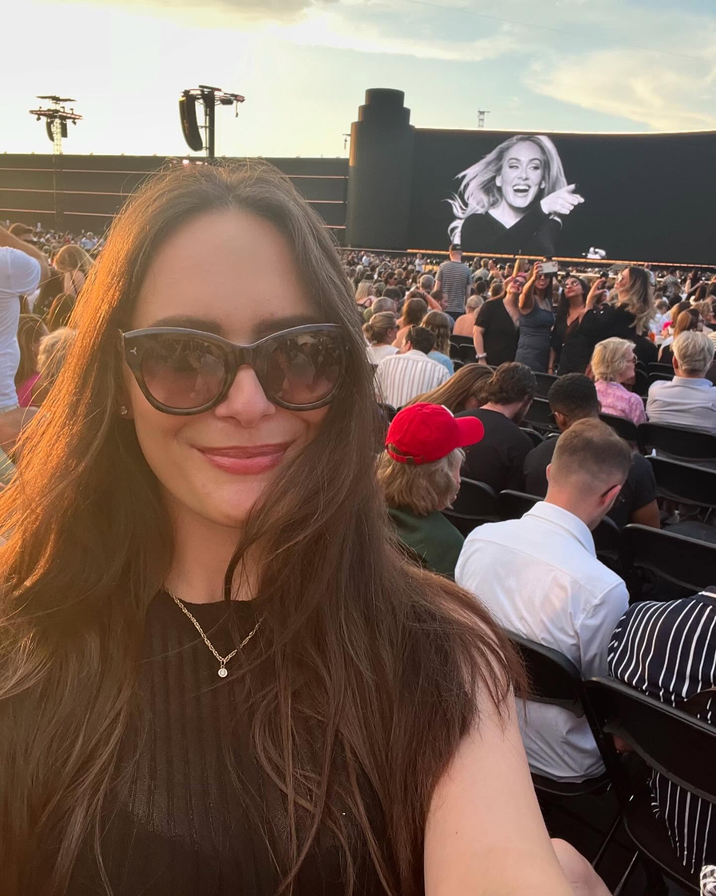 it will take a lifetime to process this. 🤍 #adeleinmunich #adele #adeleworld

!Messe München!<br> @olivia.julietta