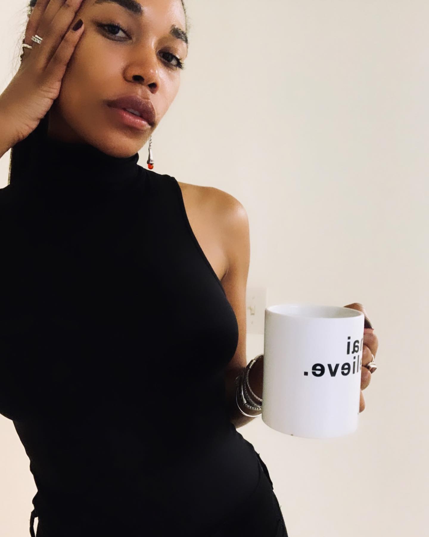 🌶 “Great love affairs start with champagne and end with tisane.”
– Honoré de Balzac @healthgeenie #QuarantineShot #WithJay