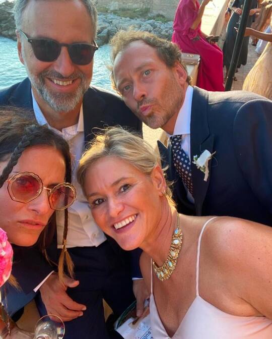 Happy Lory
@kurt_lorenzo_hruska
 @kurt_lorenzo_hruska @bubififi69 @sanderson1412
!La Posta Vecchia Hotel!
  @oliviaarnaud