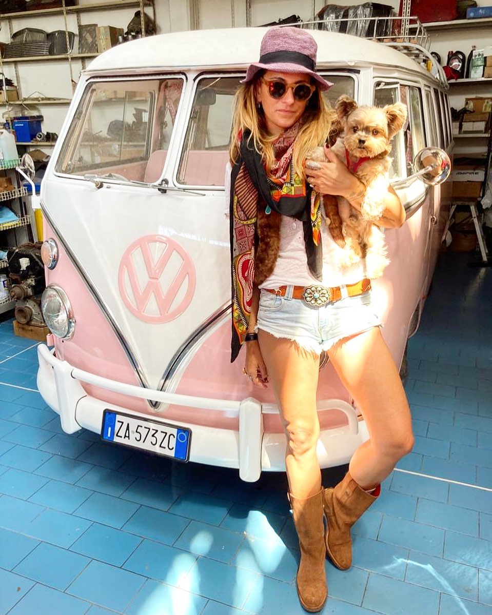 S u n n Y S u n d a Y
.
.
.
#ontheroad #t1 #bully #barbapapa #thinkpink #weekendvibes #utuutu @oliviaarnaud