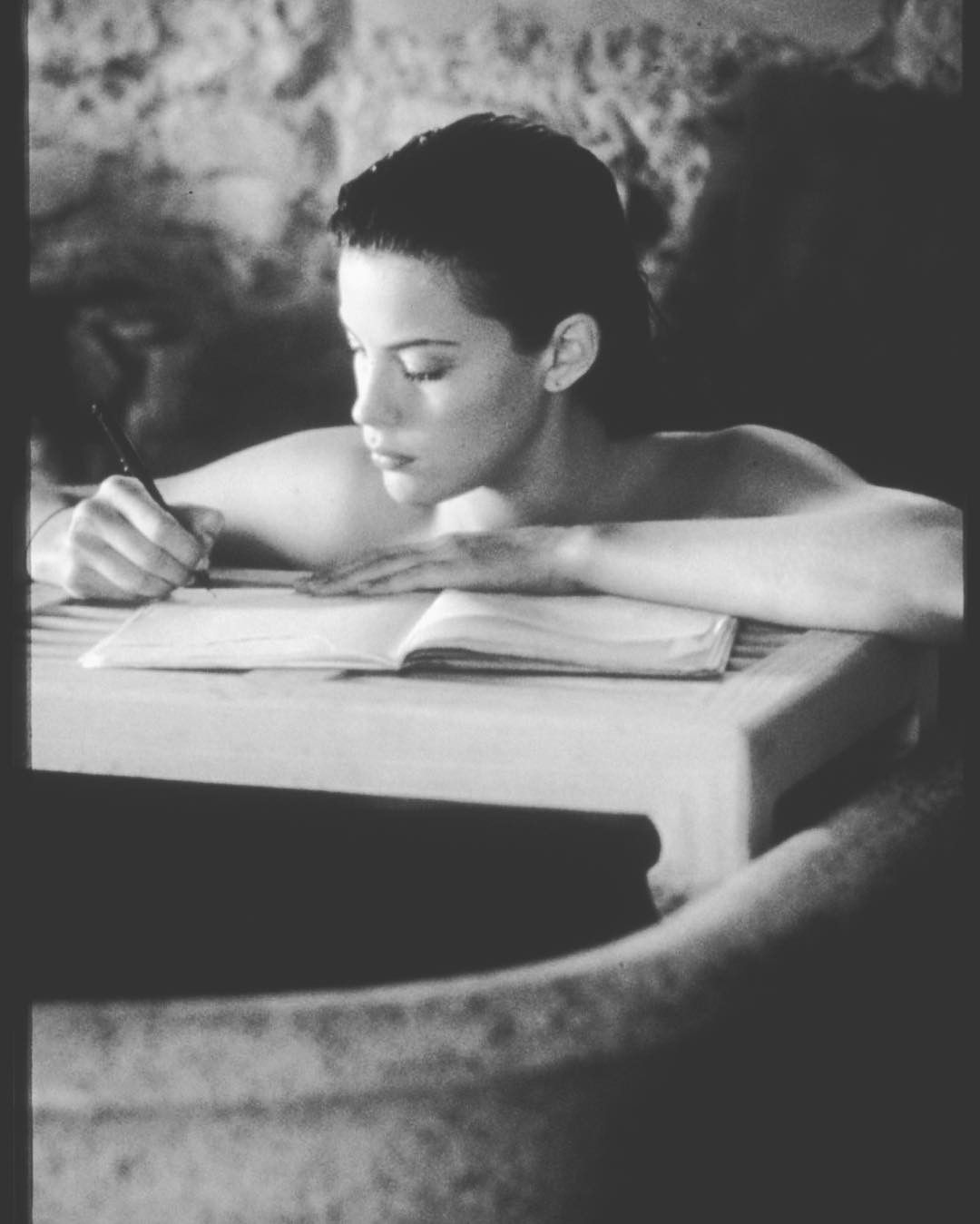 Italian Dreaming #stealingbeauty #bernardobertolucci #tuscany #itlaly #bathtub #obssesion #livtyler #italiandream @oliviaarnaud