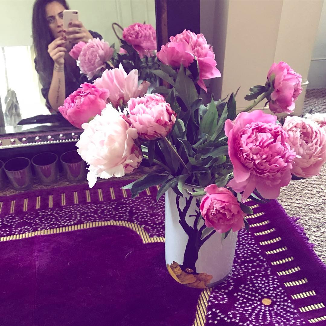 Peonia #myfavourite #flowers #peonia #homesweethome #saturdaynight #friends #dinner @ritzerrudolf @erotokritosparis @oliviaarnaud