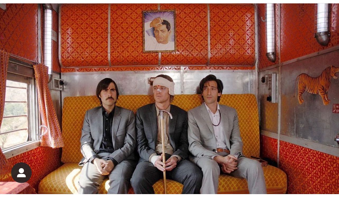 #ontheroadagain #aborddudarjeelinglimited #nextstopparadise
  @oliviaarnaud