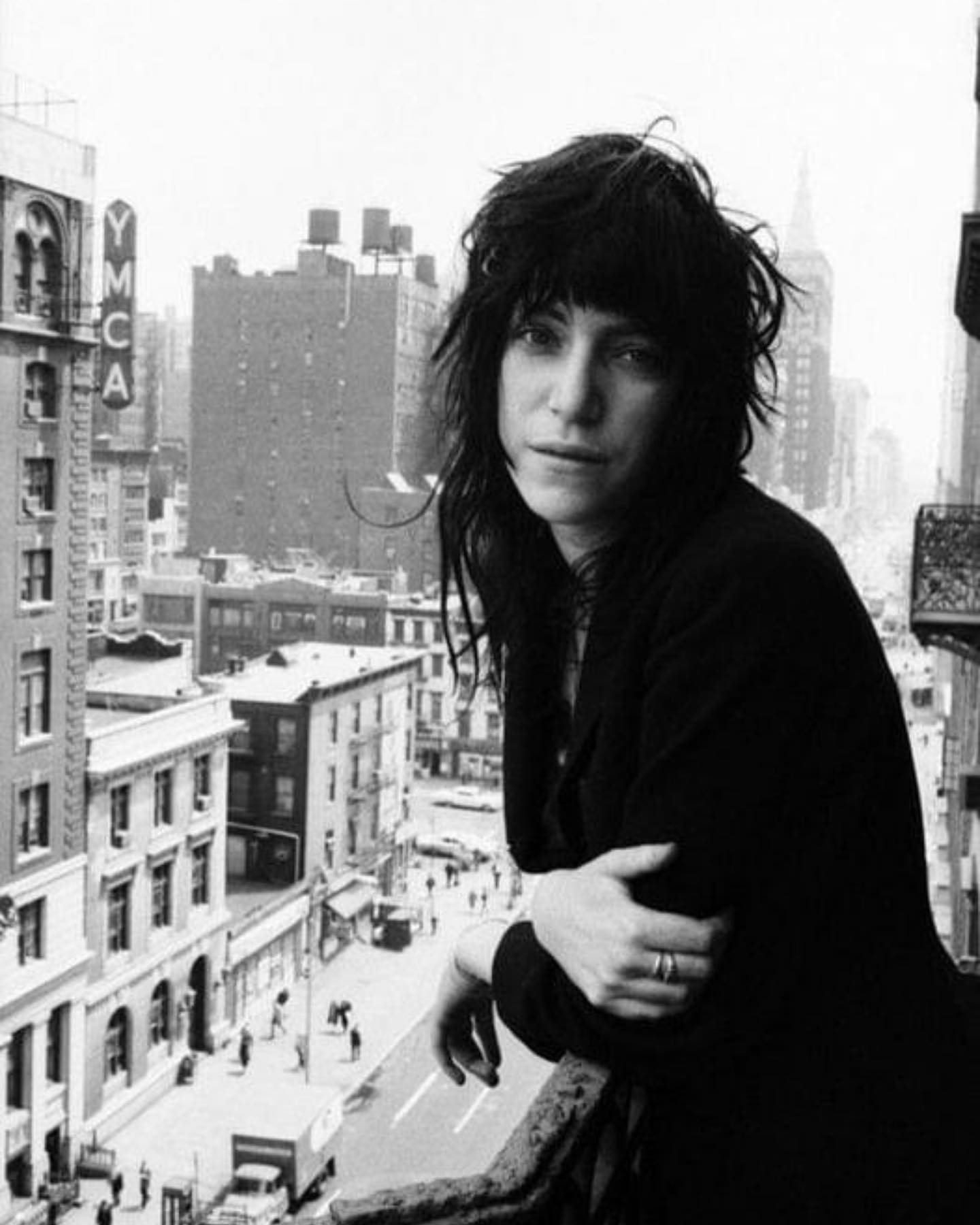 #wakeuplikethis #earlyrise #shootlife #pattismith #newyork
  @oliviaarnaud