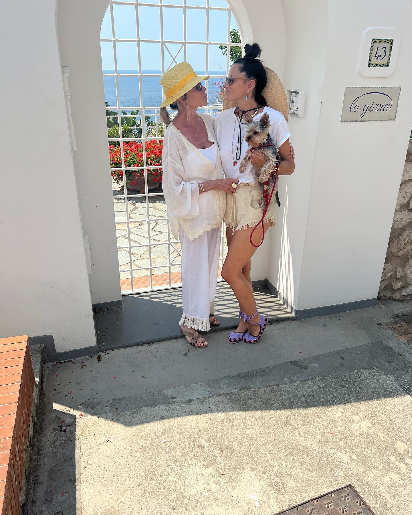 #purelove
#lescapricieuses #part2
@mahautangel
 @mahautangel
!Capri, Italy!
  @oliviaarnaud