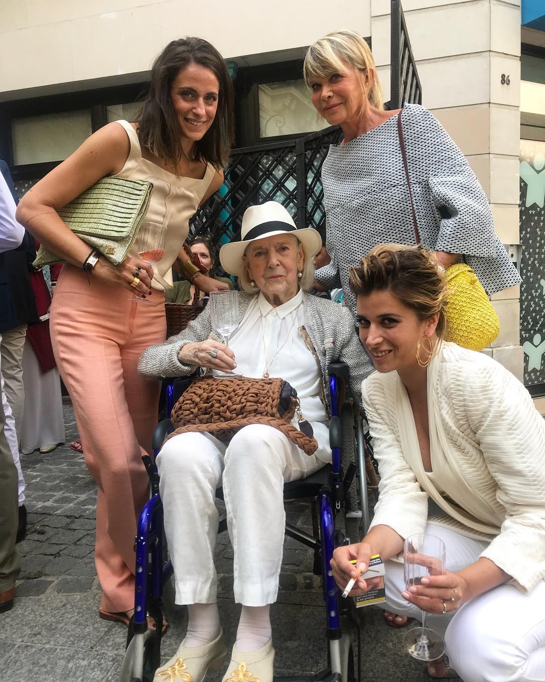 About Last Week #3generations #mysisterwedding #lesfemmesdemavie #loveisintheair #familyaffair @camilloumakeup @mahautangel #mamieclo @oliviaarnaud
