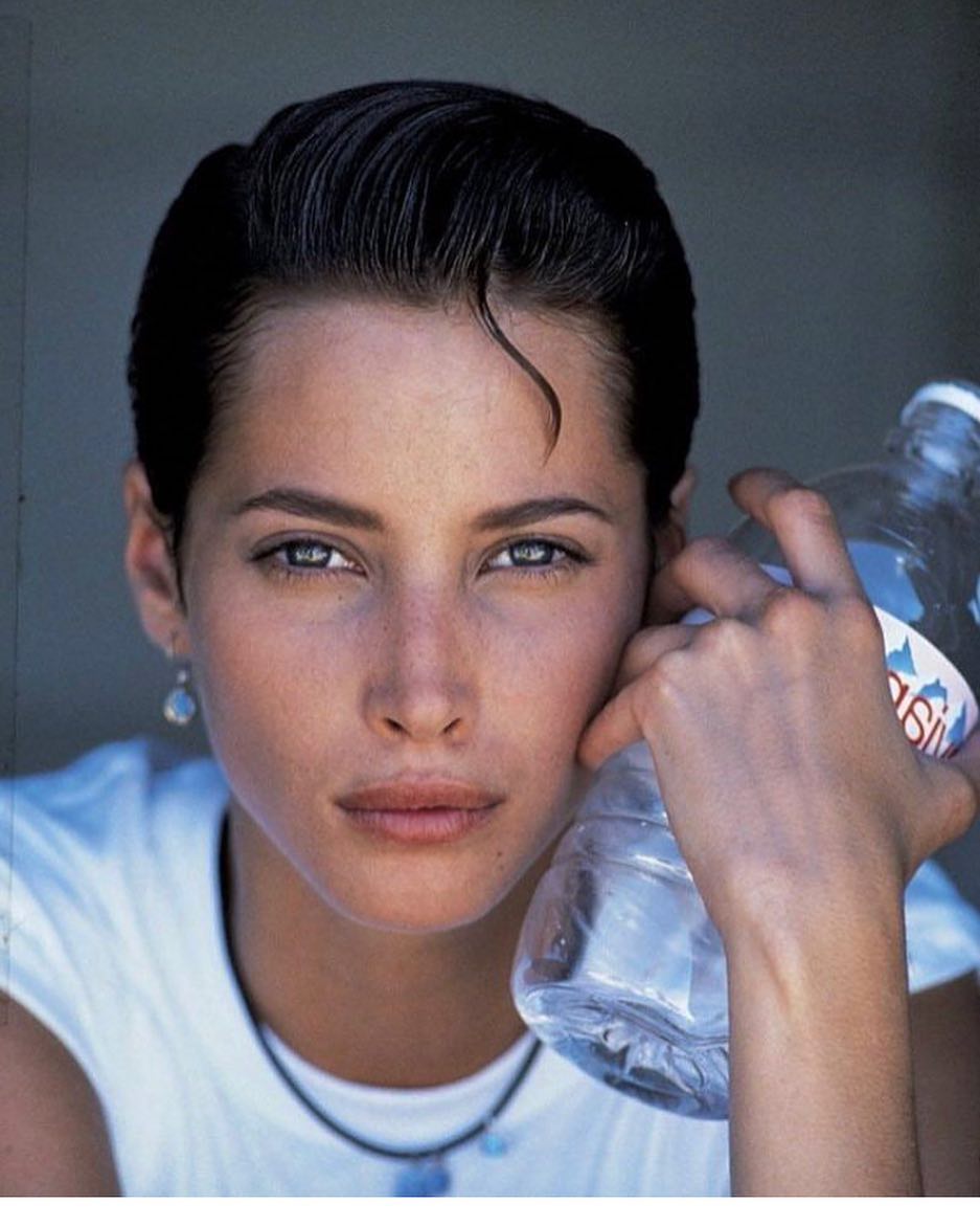 Today’s Mood #morning #thursday #itshotinhere #christyturlington @oliviaarnaud