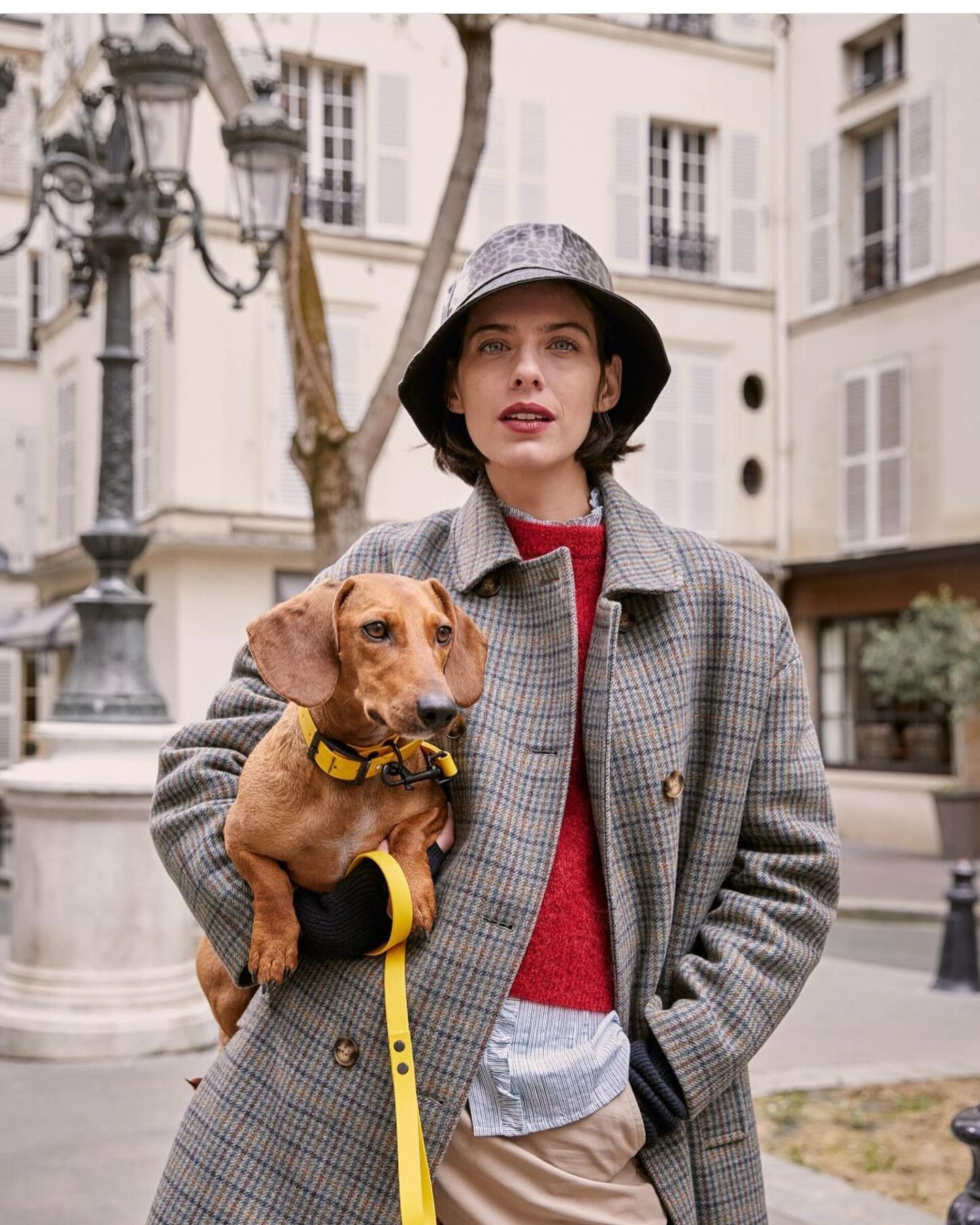 #pariscestmagique
#rainydayinparis
@cyrillusofficiel
@margotthespy
@liseannemarsal
@san_drinegarcia
#styledbyme #styledbyoliviaarnaud

!Place de Furstenberg!<br> @oliviaarnaud