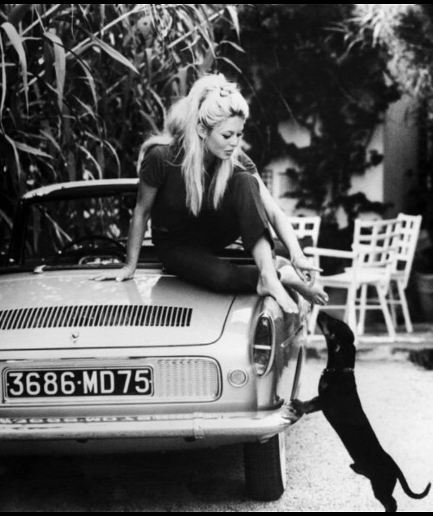 S u N d A y R i D e.
.
.
#bythecountryside #desiree #ontheroadagain #sundayride #sundaymood #bbforever @oliviaarnaud