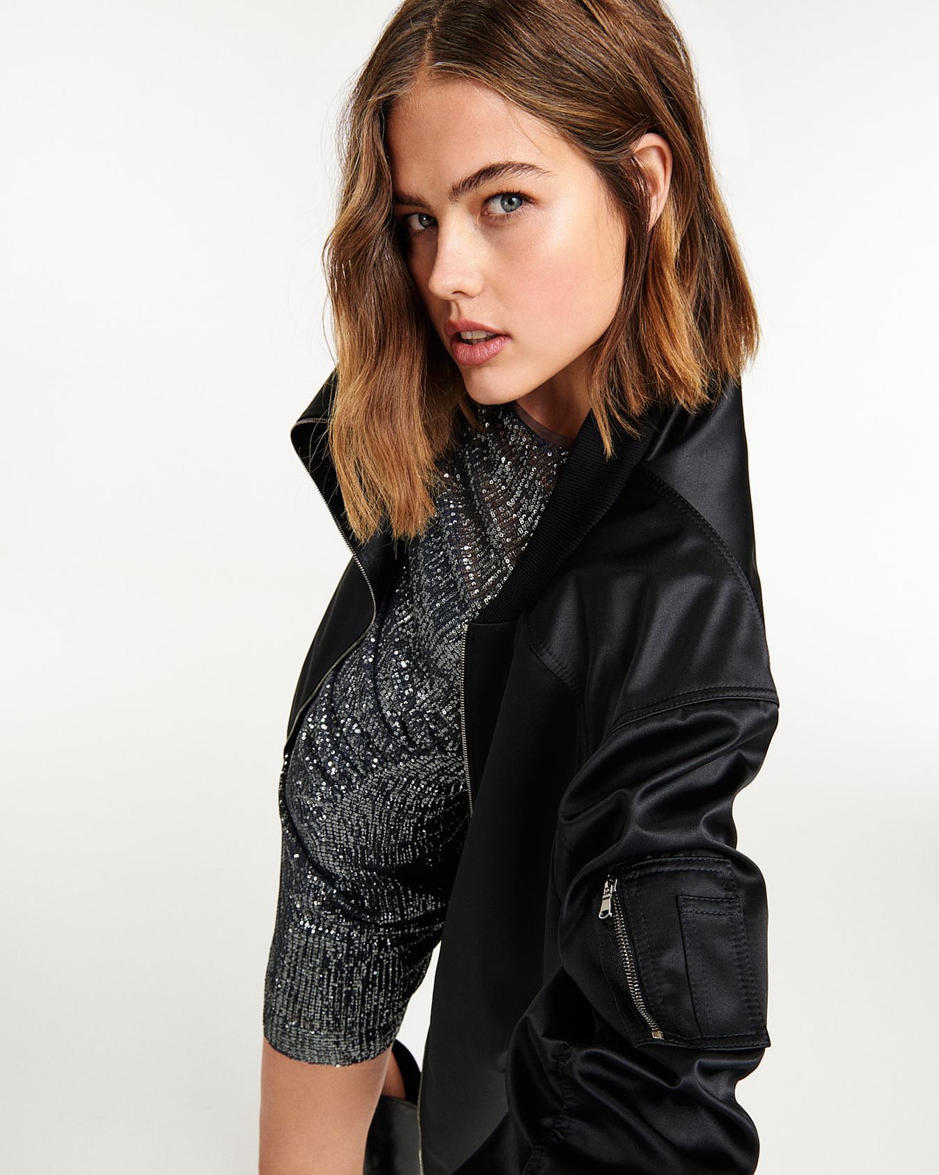 @olicoool is ready for the holidays 🖤 @dorotheeschumacher @olicoool  @olicoool