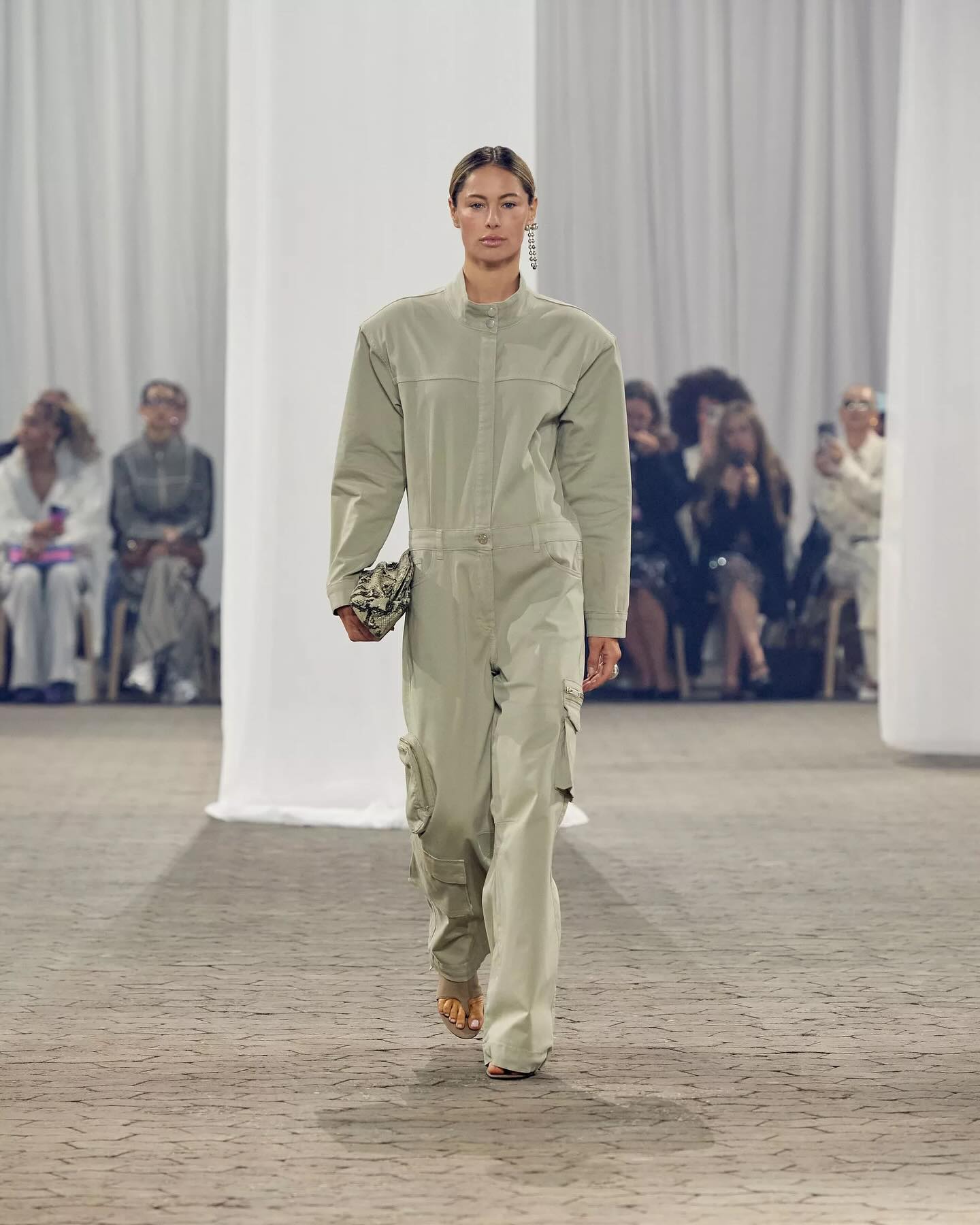 GESTUZ RUNWAY CPHFW AW24

Talents: @mathildegoehler @nasra.moh @vivianhoorn @olicoool @palmaria
Client: @gestuz

Casting by
@anjagildum @cdc_casting
Assisted by @agnes.rosenbech

#castingbycoupdecoeur  @olicoool