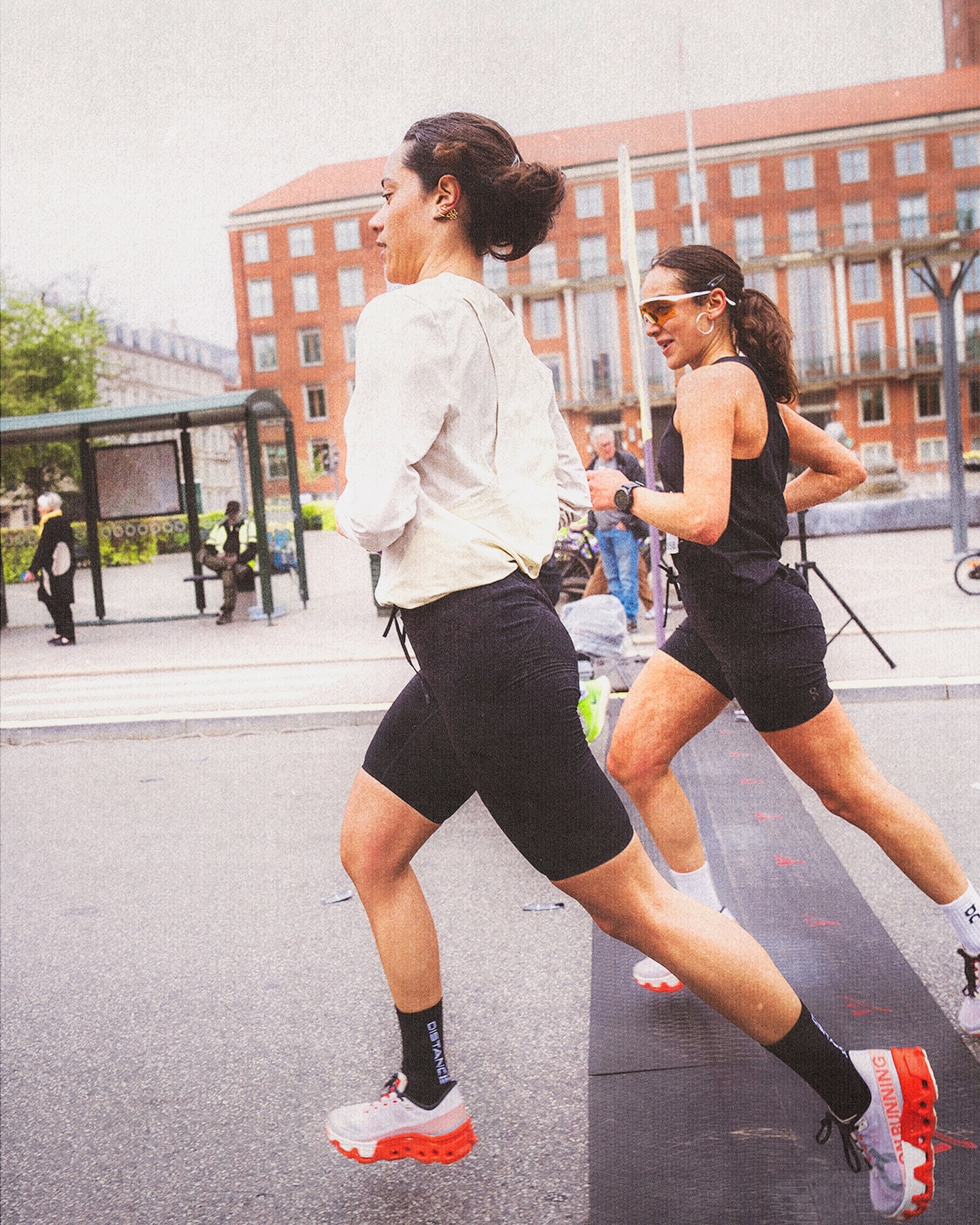 En gang til, fordi marathon!! 🌪️🩶
ON x PAF

📸: @jonhjelholt

Biggest thanks to @on @postarchivefaction @distanceathletics @thomasabrowne @guillaume_pontier @williamsivert @cdeblanck  @olicoool