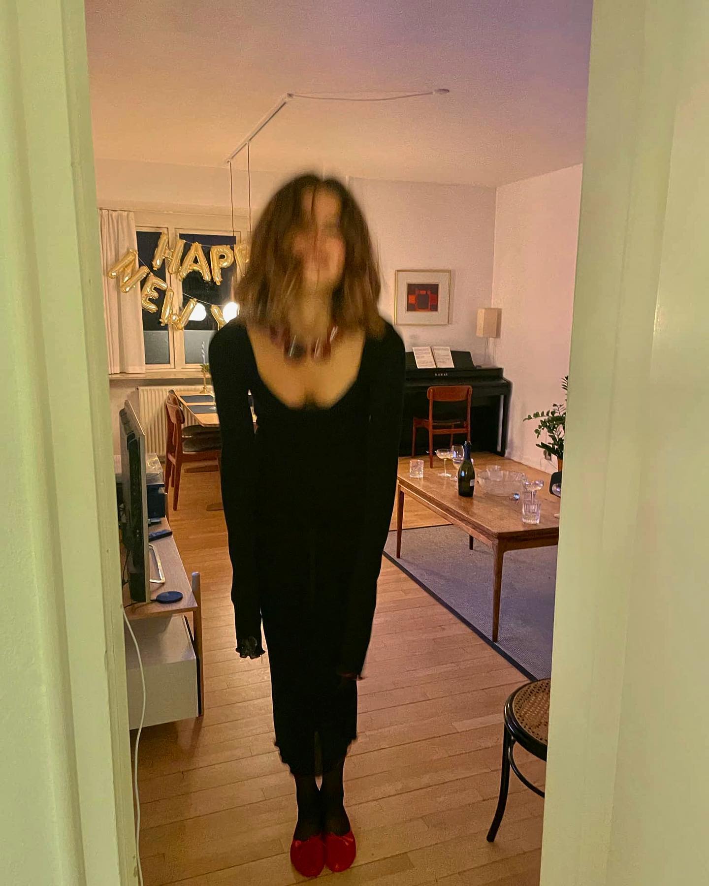Nogle ser fucking fabulous ud til nytår, jeg vælger åbenbart at lige slenderman, skål for det🥂
Og, skål for 25, må det blive et godt og lærerigt år for os alle, og året hvor jeg bliver langt om længe bliver voksen🤝  @olicoool
