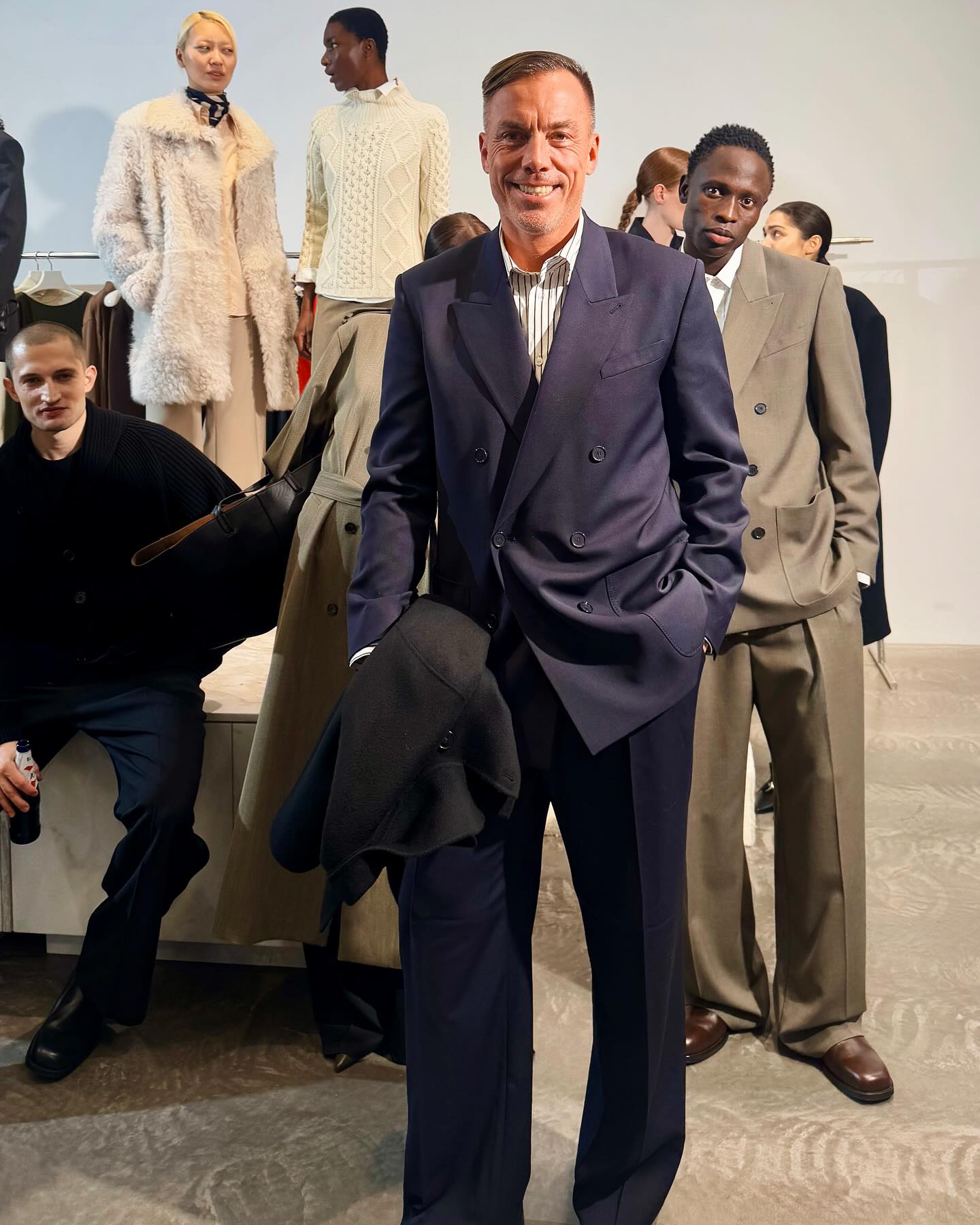 Copenhagen.❤️
The fourth fashion week stop for me during an intense, fun and inspiring January. Swipe for some favorite snapshots. ➡️🇩🇰✨
@filippa_k
@louisianamuseum
@cmmn_swdn
@jlindebergofficial
@bernerkuhl
@unocopenhagen
@doxarun
@ceciliethorsmark
@andersenmaillard
@zalando
@moon_intl
@frederikbillebrahe
@cphfw

!Copenhagen, Denmark!  @olicoool