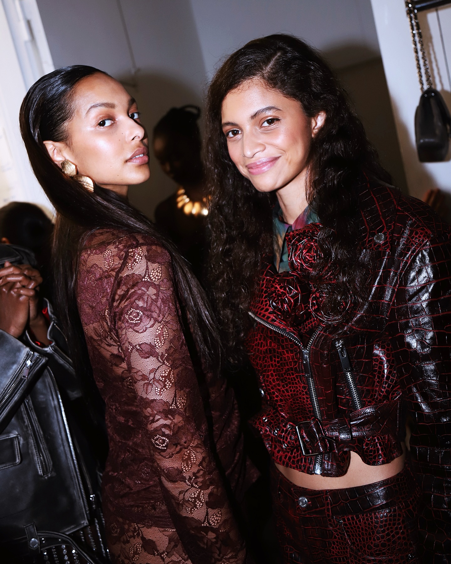 @gestuz backstage🌹
Photographer: @mariarogersdotterphoto

#Gestuz #backstage #copenhagen #scandistyle #copenhagenfashionweek #AW25 #backstagephoto #streetstylephotographer #mariarogersdotterphoto

!Copenhagen!  @olicoool