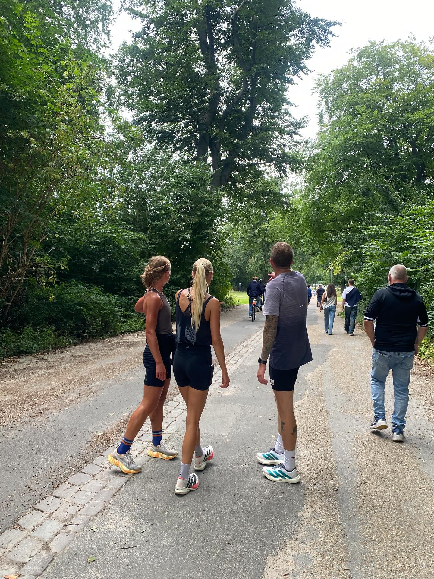 (Running)heart feeling full lately 🖤  @olicoool