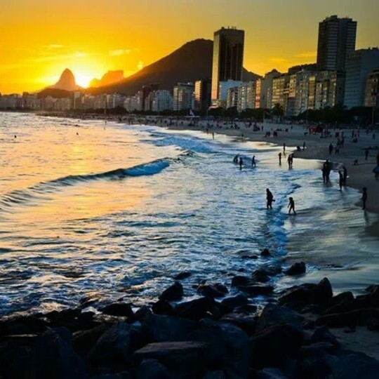 Tá no ar o novo post de verão, com fotos minhas de respiros por aí. Tá delicia! Vê lá: www.noo.com.br/verao-noo-2014-3 < 3 @olivianachle