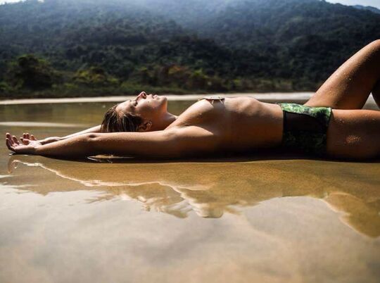 Marcela, nem deixando lembrar do frio lá fora 🐚 @olivianachle