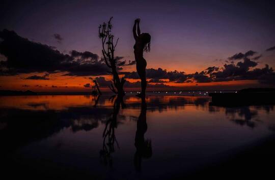 so many things inside, so many others that comes from the outside. how hard is it to balance all this influences to let yourself just BE?
......
tem tanta coisa do lado de dentro, tantas outras que vem de fora. quão difícil, fundamental e lindo é conseguir balancear todas essas influências pra simplesmente... SER?
#selfieportrait @olivianachle