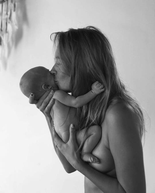 It is almost time for me to pick up my coaching sessions again AND I am about to launch my Dutch online course and I am breastfeeding this little bundle of love! It can all be a little bit overwhelming but luckily support is on the way! I realize my natural tendency as a mum is to sacrifice myself for my baby and just take care of him and work no matter what the cost. I think this is an old universal belief system that is still embedded in us, that as a mum, you come last and you sacrifice yourself. But honestly, what I don't have I can't give to my son or to my clients. In order to rock my business and being a mum I need to prioritize myself so I can show up as my highest self for others. I am breaking up with always being busy, and thinking that the harder I work the more successful I will be! I will just be more exhausted and grumpy! I will allow things to happen, eliminate everything that is not crucial and work a few hours in a very efficient and focussed way. I will switch from the yang energy trying to push my way through, to a blissful yin energy where I let things come to me. I stop trying to manage my time and start managing my energy. This is the way to go for me and will keep me sane and happy! Can not wait to have my first session again and tell you all about the course that is coming out really soon!! 👏👏
.
.
📷 @olivianachle ❤️❤️
#love #motherhood #spiritjunkie #selflove #meditation #yin #bossbabe #mindfulness #babyboy #somuchlove #grateful @olivianachle