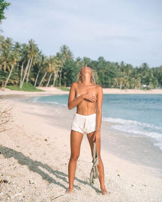 Babe @camilaganon in our Boho crochet shorts ✨
Pc @olivianachale @olivianachle