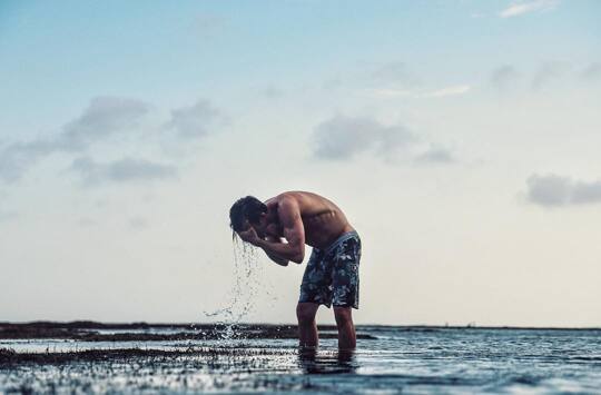 The cure for anything is salt water 🌊 
The oceans cover 71% of the Earth’s surface and contain 99% of the living space on the planet. 
LET’S KEEP IT CLEAN ! 🙏 
#WorldOceanDay 📷 @olivianachle @olivianachle