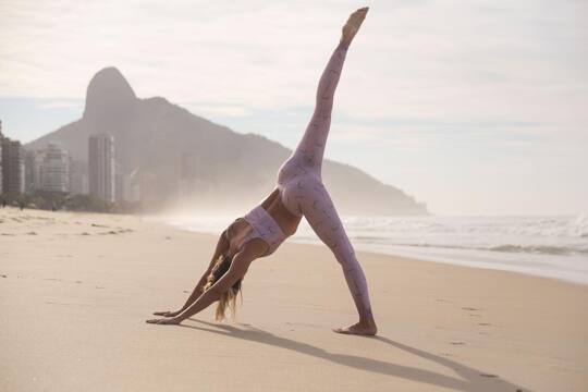 Honre seu corpo, seu templo.
Mas lembre também de honrar aquilo que te da vida.. Honre a sua respiração ✨

Inspire amor . Exale gratidão 🌻
.
@meltswim
Por @olivianachle

#yogajourney #prana #gratitude @olivianachle