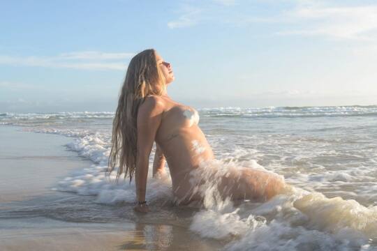 movement is everything. 
let it move. let new beginnings arise. let what has to finish to finish. let the learnings come. we are shining beings with infinite opportunities to evolve in front of us - grab it ✨ @olivianachle