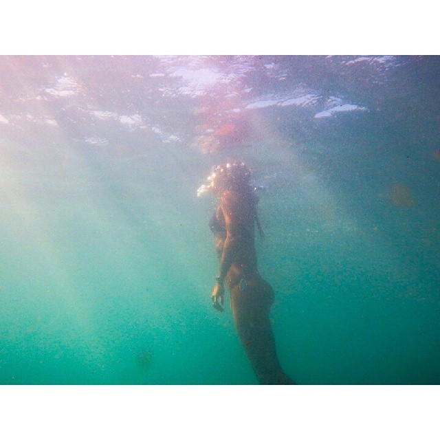 mesmo turvo, o mar faz sentir colorido
foto: @leonadersurf 
#mergulholivre na #praiadoforte @olivianachle