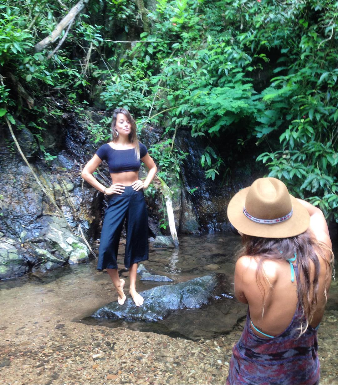 Locação do Dia com essas lindas 💚🍃 #photoshooting #newcollection #tribos #hypespirits #freespirit @olivianachle