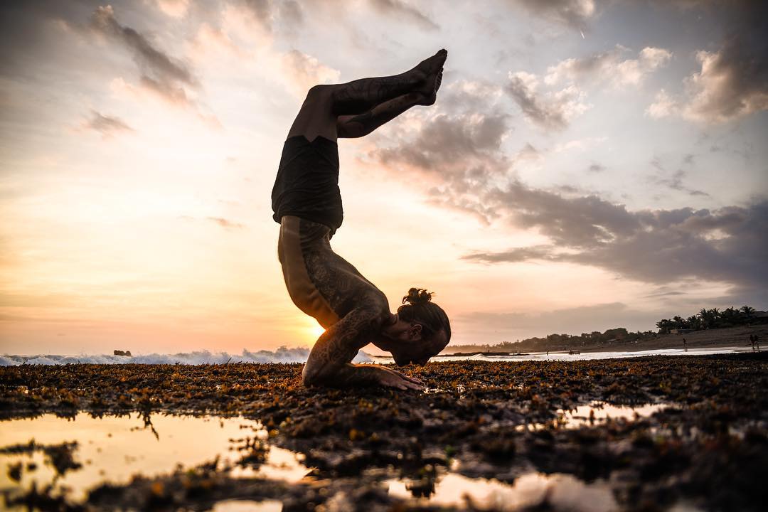 how perfect is the human body? ✨.
.
.
.
.
.
#yoga #vinyasa #body #bali #yogateachertraining #asana #escorpion #human #sunset #indonesia #namaste #yogainspiration #yogadaily #yogateacher #yogalover #beach #outsideyoga #sunlight #yogaeveryday #yogagram #yogajournal @olivianachle