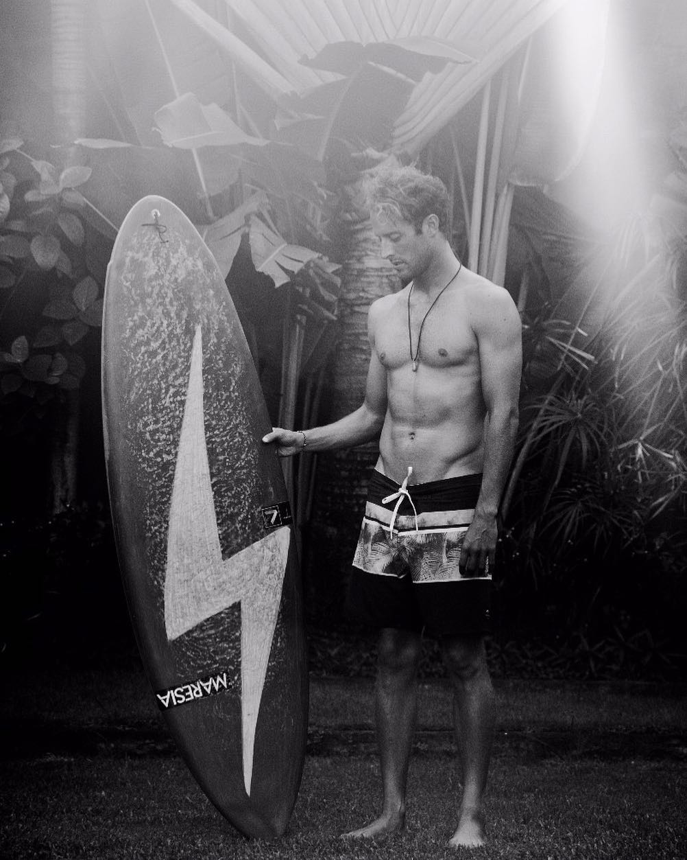 Single fin 
Good vibes shooting with @olivianachle in #bali .
.
.
#surf #surfing #beach #prosurfer #ocean #love #lifestyle #life #photography #indonesia @olivianachle