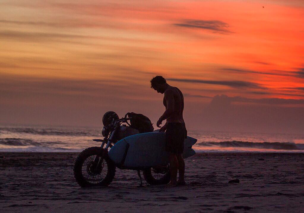 riding motorbikes, hitting roads without destination, feeling warm wind over the pores, finding what you were not looking for: some people call this freedom :)
.
mais uma coisa que Bali me ensinou: pegar tua motoca, sair por aí sem destino, sentir o vento nos poros e encontrar o que você nem sabia que estava procurando. alguns chamam de liberdade :) @olivianachle
