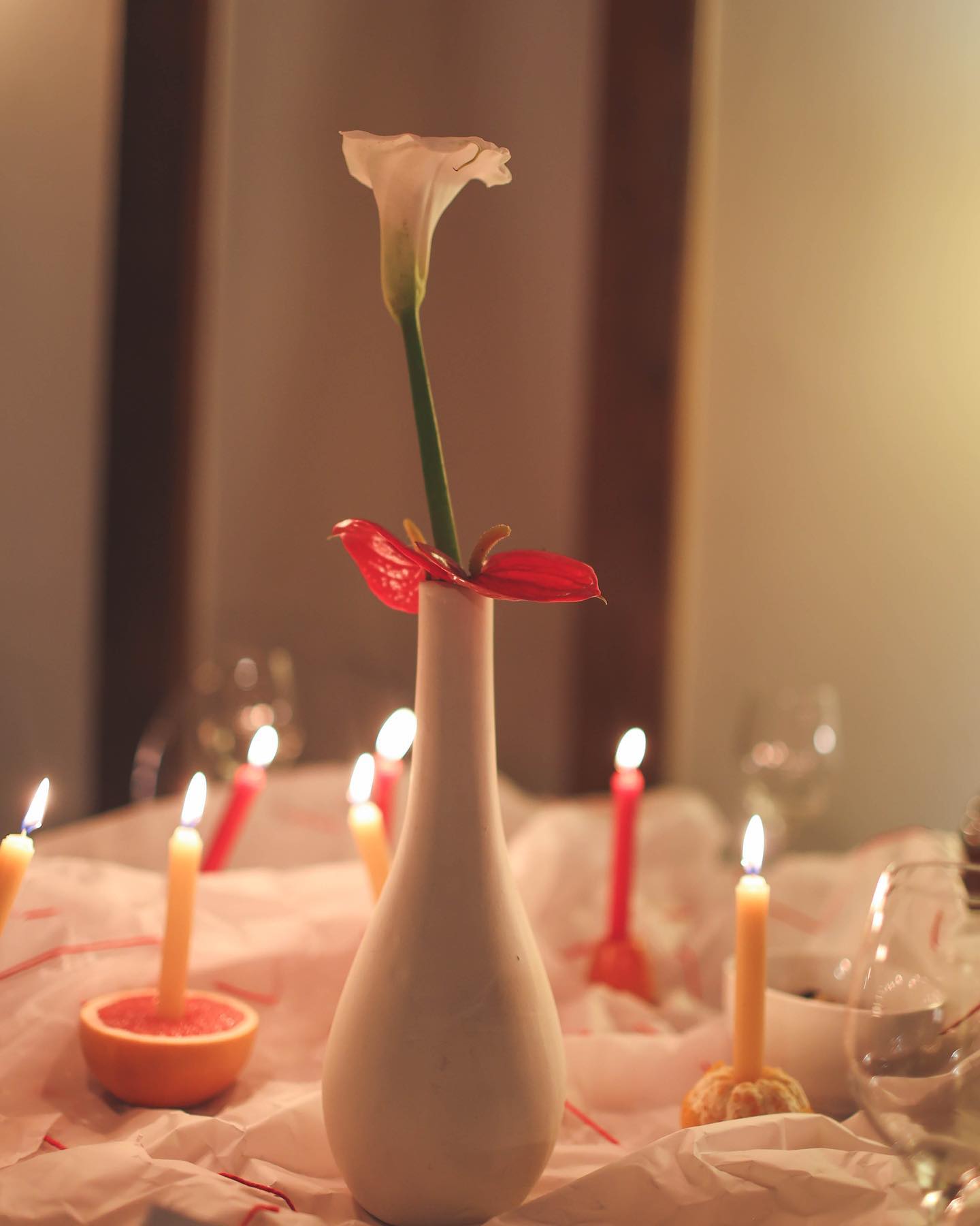 QUARTO foi o primeiro casulo, pra explorar o prazer através dos sentidos.
idealização/ produção/ foto e vídeo: @olivianachle
direção de arte e comida @mari__puttini
conversa de prazer puxada por @pretakiran
música ao vivo por @soph__simms
La Casa Rosada do @fredgroth
trilha original desse filme @fradomnt
narração pela minha mãe @claudiaaquilino33
parceiros que nos nutriram
@meuamigotemumsitio
@vinhodecombate
@joaopadeiroeco
@_marechocolate
@beiradoriocogumelos<br> @a__casulo